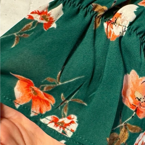 Moa Moa floral women’s top size medium - Picture 6 of 7